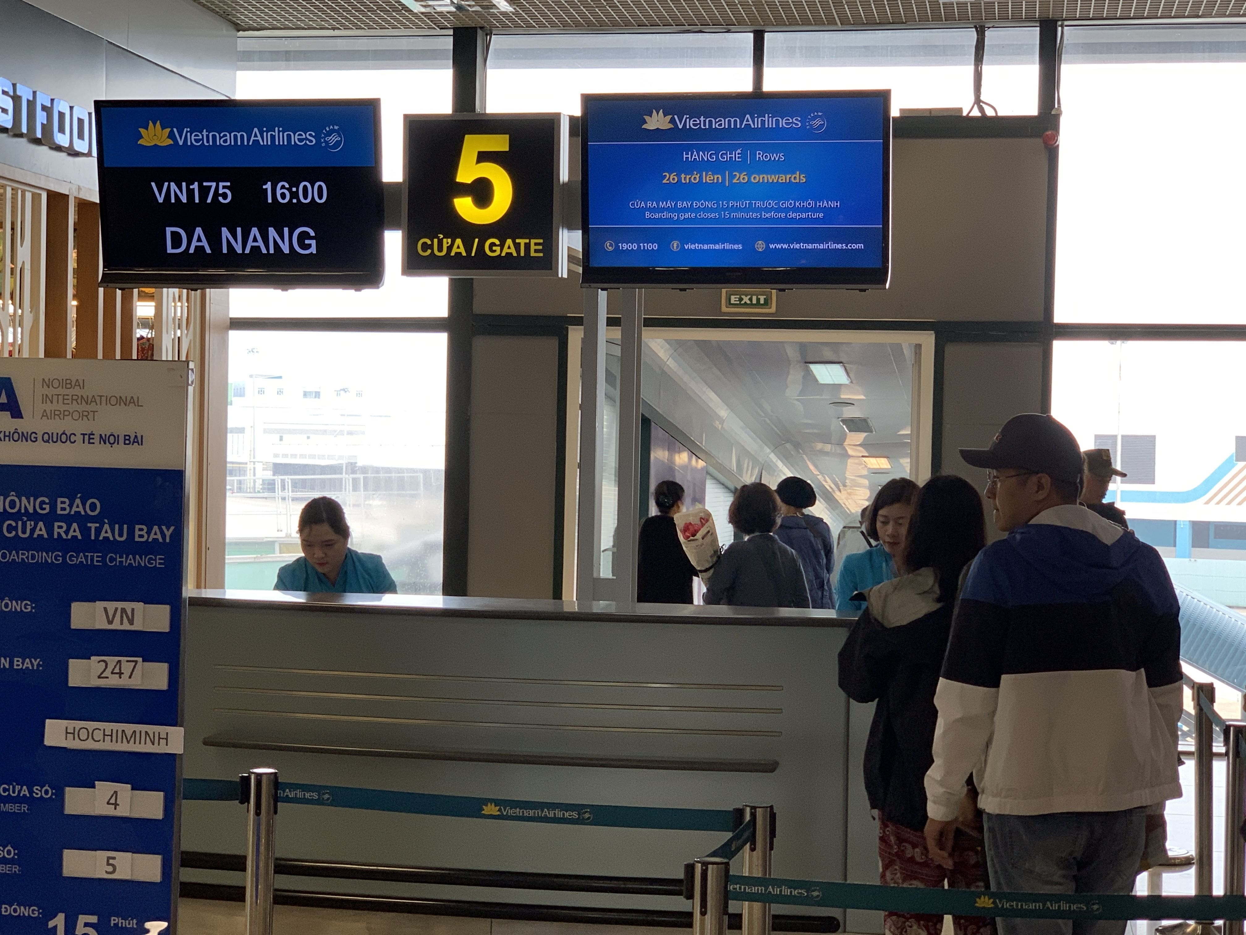 vietnam airlines boarding area hanoi