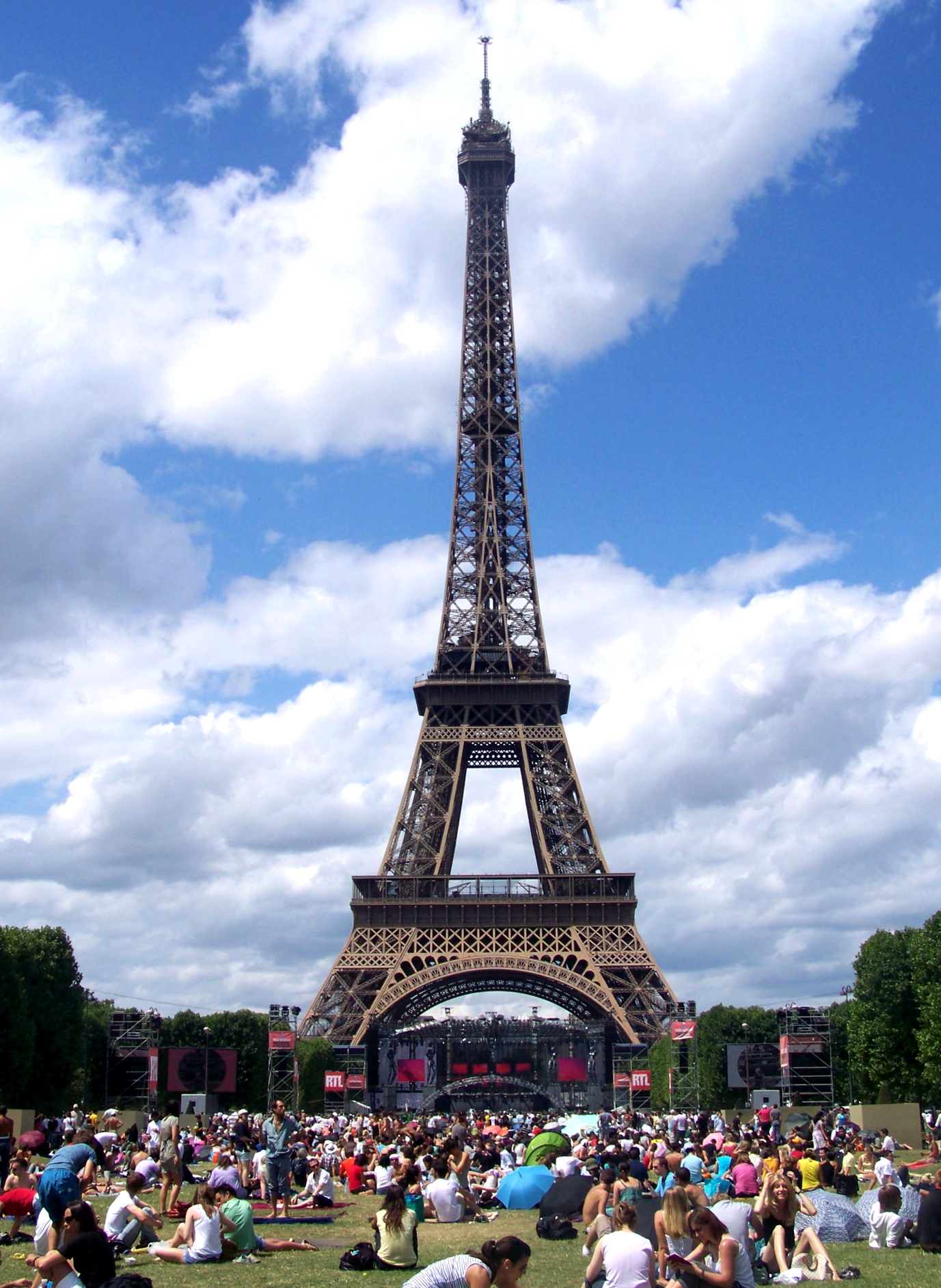 30 Free Things to Do in Paris 17 The Eiffel Tower seen in daylight from the lawns of the Champ de Mars