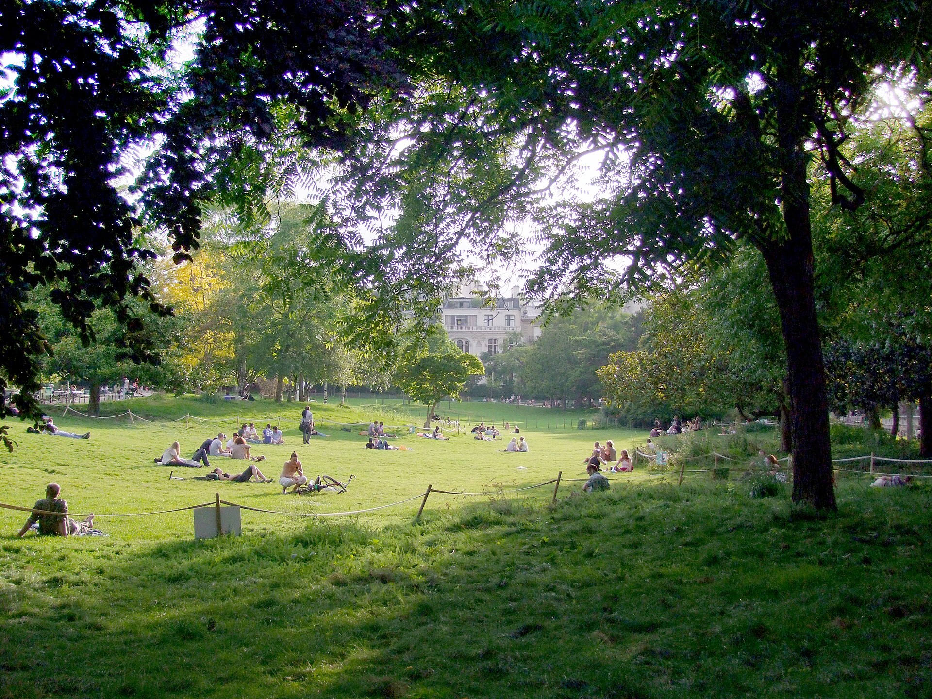 30 Free Things to Do in Paris 23 People sitting on the lawns under the trees in Parc Monceau in the 8th arrondissement of Paris