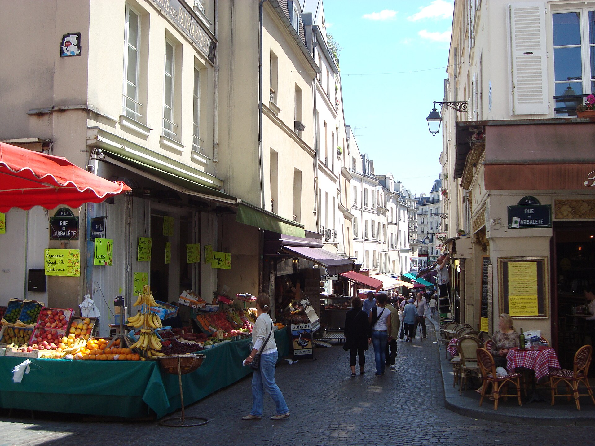 30 Free Things to Do in Paris 30 Market awnings and food shops along Rue Mouffetard in the Latin Quarter of Paris